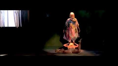 Sia performs Chandelier on The Graham Norton Show