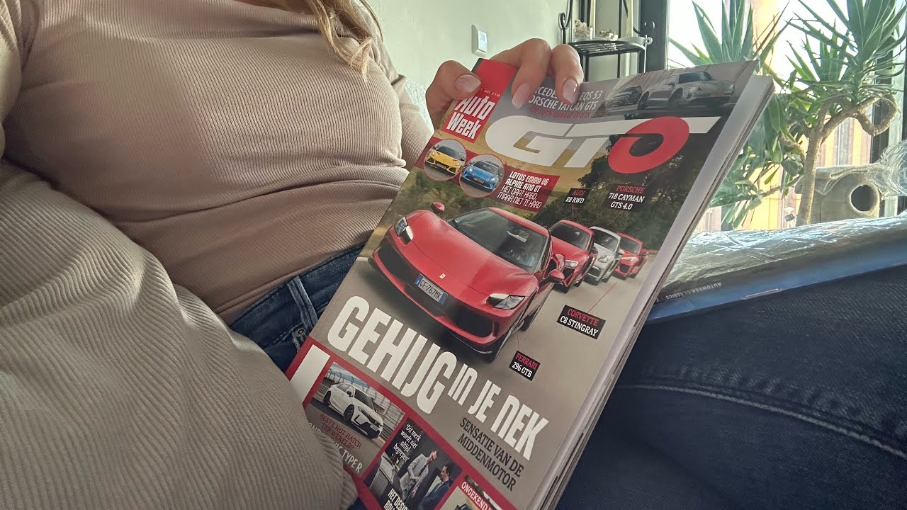 ASMR PAGE TURNING ASMR PAGE SQUEEZING FINGER LICKING AUTO GLOSSY MAGAZINES GLOSSY PAPER