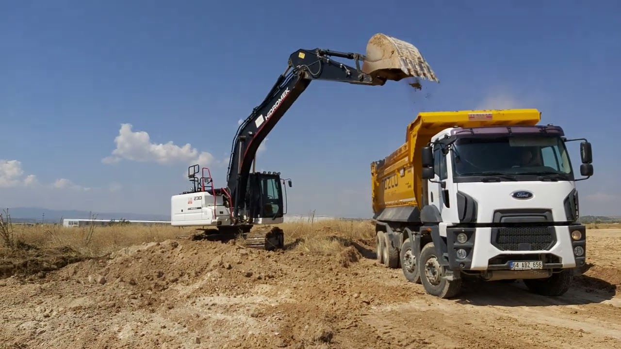 İnşaata Hazırlık Nebati Hafriyatı Hidromek 230LC Ekskavatör || HMK Excavator Loading Trucks