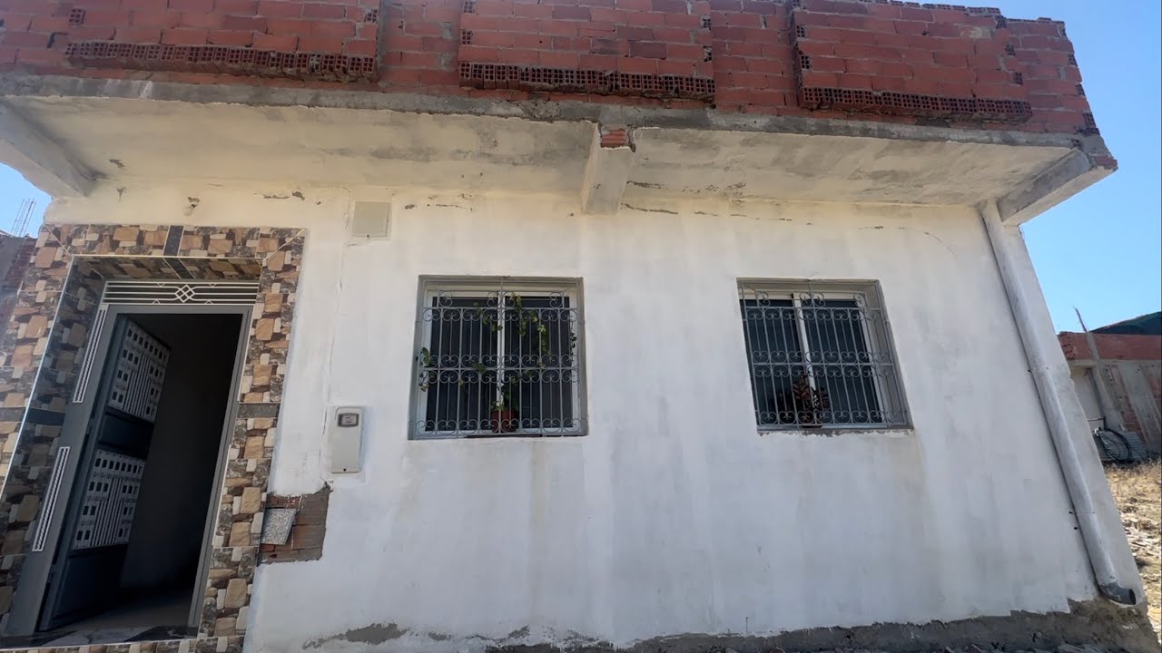 هوتة دار للبيع 30 مليون مصلوحة بداو  70 مترو 0630298833