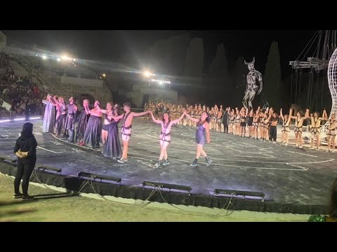 باخوسي ات يوريپيديس في المسرح الإغريقي بسيراكوزا الصقلي ة إخراج معاصر لنص عمره 2500 عام