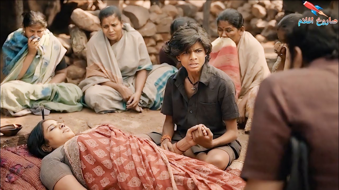 صغير لكن شجاع قتلوا أمه واختصبوا أخته وطردوه هو واخوه من قريه لكن بيكبر وبيرجع بعد17سنه وبينتقم منهم