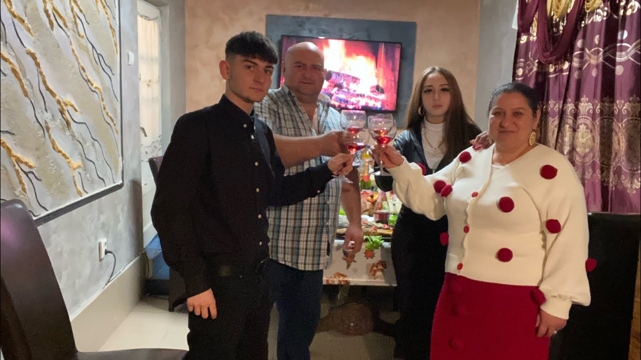 HAIDEȚI LA ZIUA CUTUNITEI 