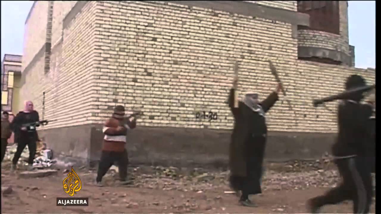 آلاف العراقيين يفرون من الصراع