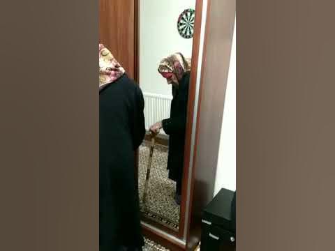 Kendi aynasıyla konuşan nine - YouTube