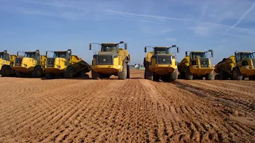 Kdo vyrábí stavební stroje John Deere?