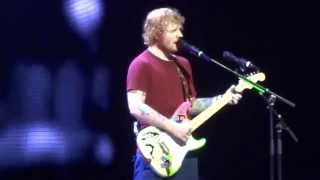 Video thumbnail of "Ed Sheeran-Kiss Me/Thinking Out Loud(Live)"