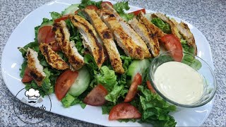 Ensalada verde con pechuga a la plancha 🥬🥒🍅