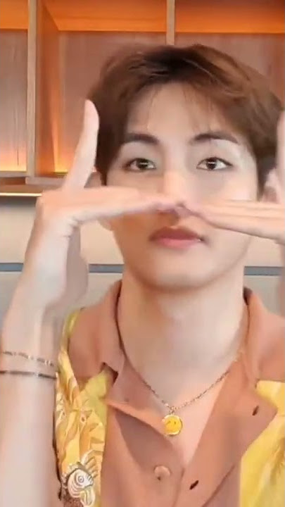 Lentik banget tuh tangan sampai mata pun nggak kedip² si Tae 😭😂 #v #bts #taehyung #army