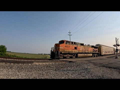 BNSF #4607 heads eastbound up Edelstein Illinois Hill  MP138.40 6-10-23