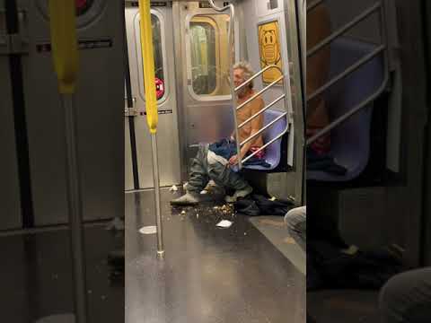 ОСТОРОЖНО! Бомж наркоман в метро Нью Йорка #shorts #newyork