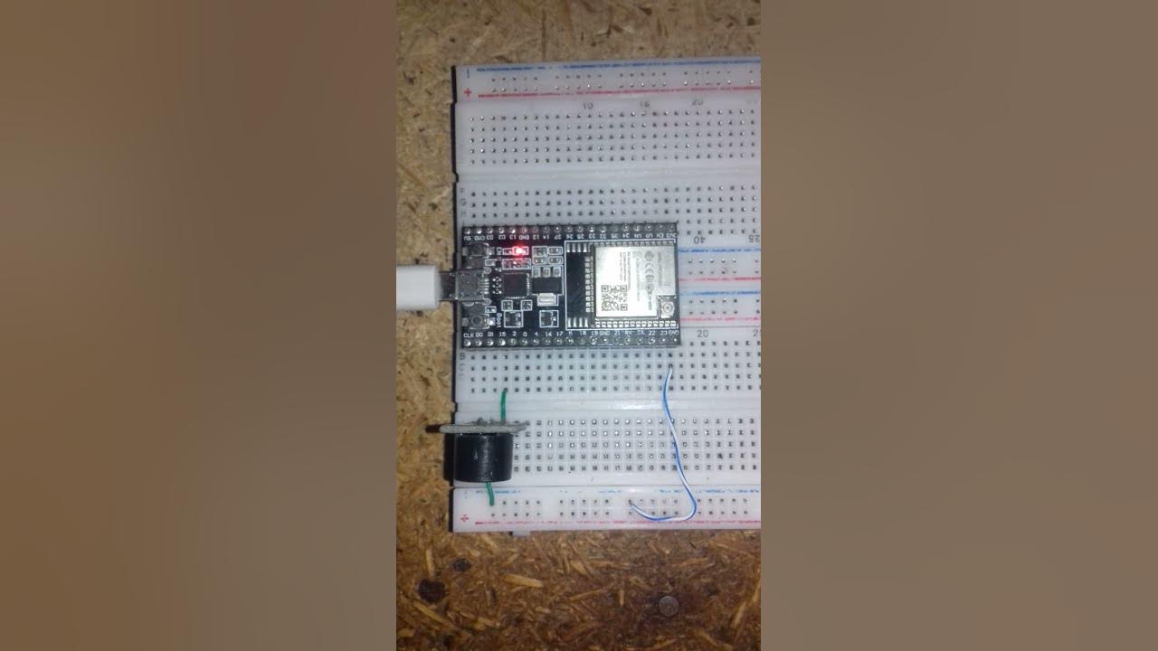 Mario buzzer PWM. ESP32 Micropython.