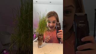 Graskopf beim Haare schneiden! Teil2  #spielen #puppenspiel screenshot 1