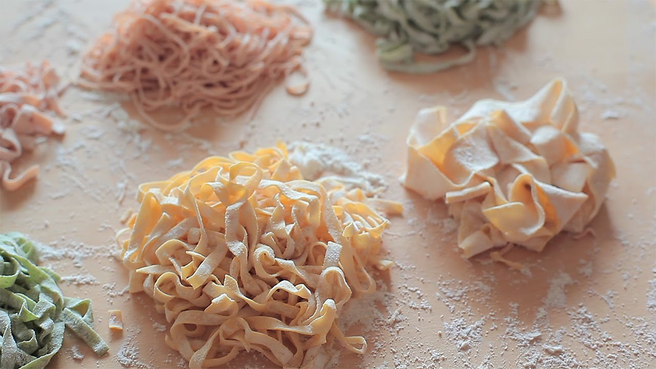 Como fazer massa de macarrão caseira?