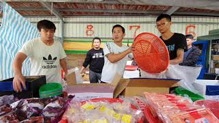 1227-10買氣旺到 老闆都還沒介紹10份就沒了 客人說你都不用喊就賣光光了餒 哈哈 嘉義趙又廷海鮮拍賣星期日馬光黃昏市場