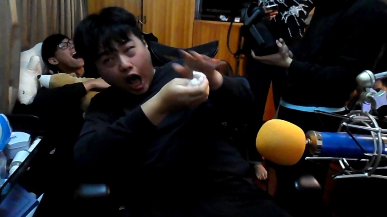 VR玩恐怖遊戲，嚇到尿失禁!!? (亞洲抽蓄王)