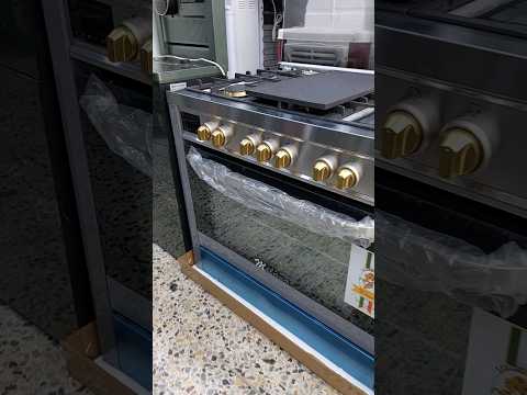 طباخ ميلانو ايطالي مع كرل