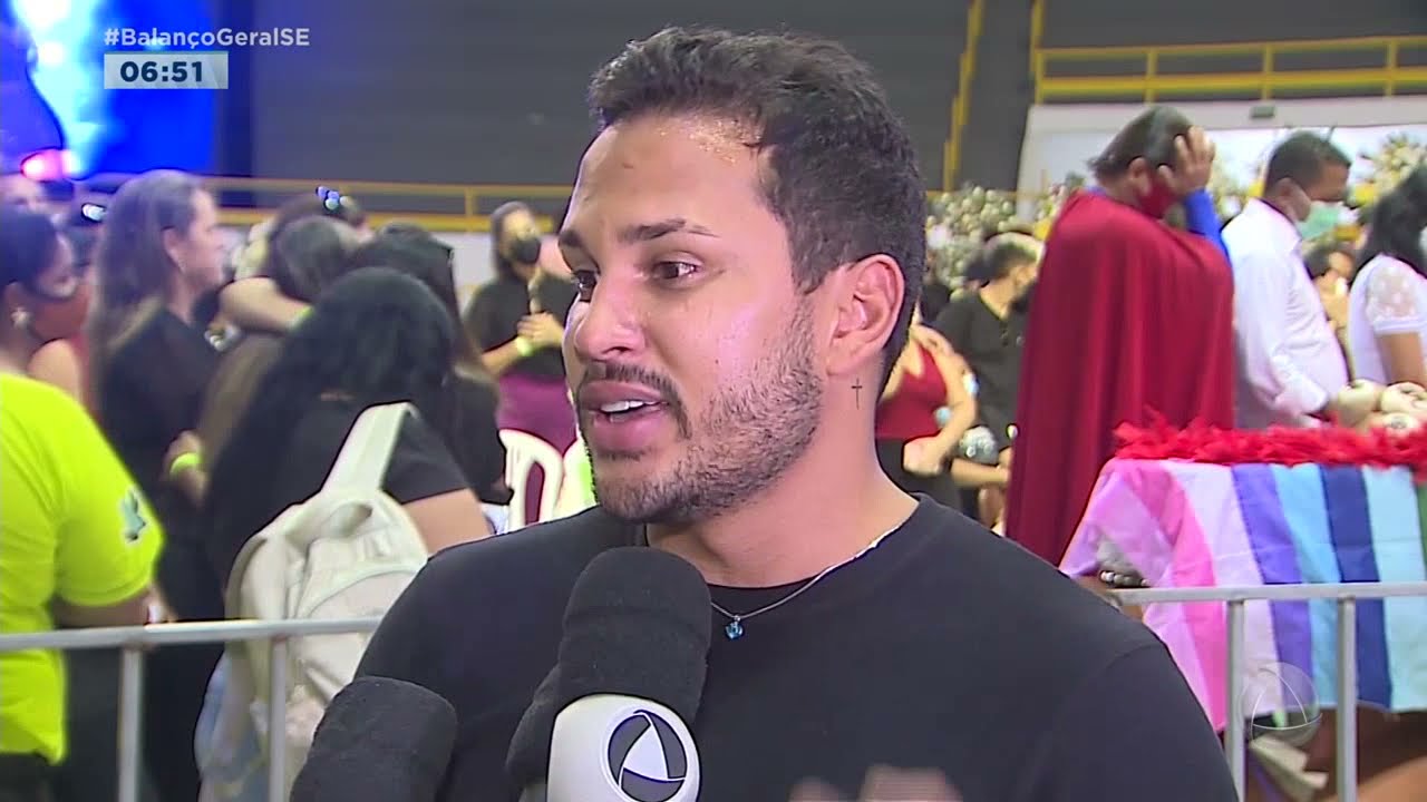 Homenagens marcam o velório da cantora Paulinha Abelha no Constâncio Vieira - Balanço Geral Manhã