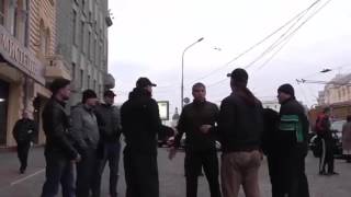 Драка в центре города!!! Активисты Стопхам используют газовый баллончик !!! Драка в центре города!!! Активисты Стопхам используют газовый баллончик !!!