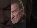 Eddy mitchell trouve morbides les hommages  johnny hallyday shorts