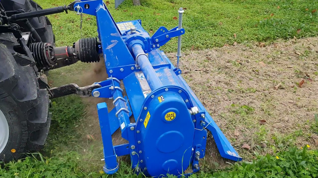 Entrega tractor Solis 26 con rotovator solis.