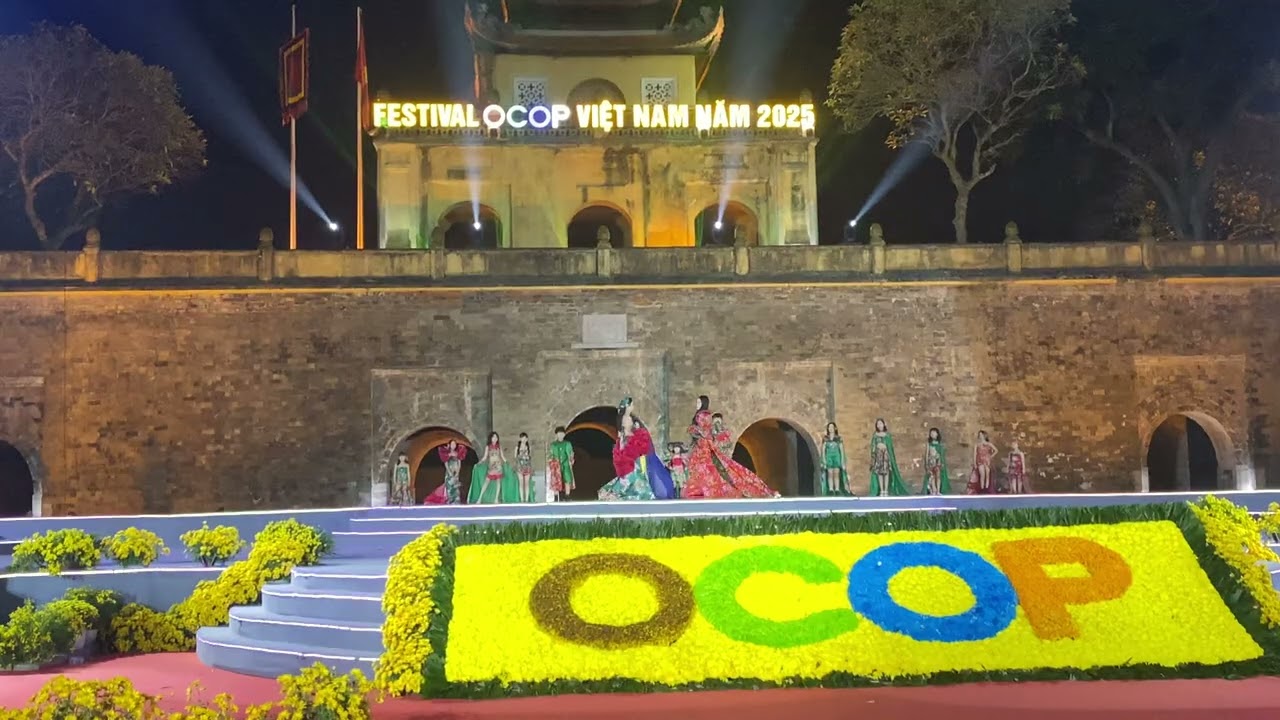 Trình diễn Bộ Sưu Tập Sắc Màu Việt Nam của NtK Đinh Phương Trình