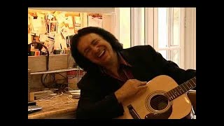 Studio legend Carol Kaye gives Gene Simmons a lesson on bass