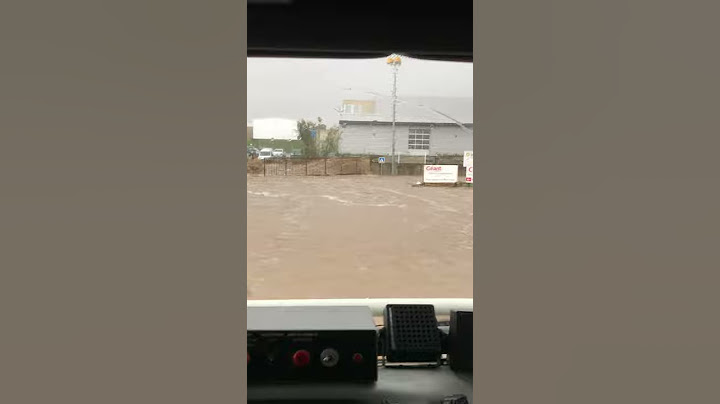 Inondation Géant Casino  : Didier Arnoux avec les pompiers de Haute-Corse