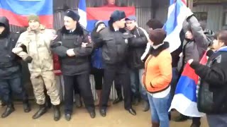 Падение Олимпа: Как сносили рынок в Евпатории 01.02.2016 ВИДЕО(Уже знакомая многим тетя удивляется 