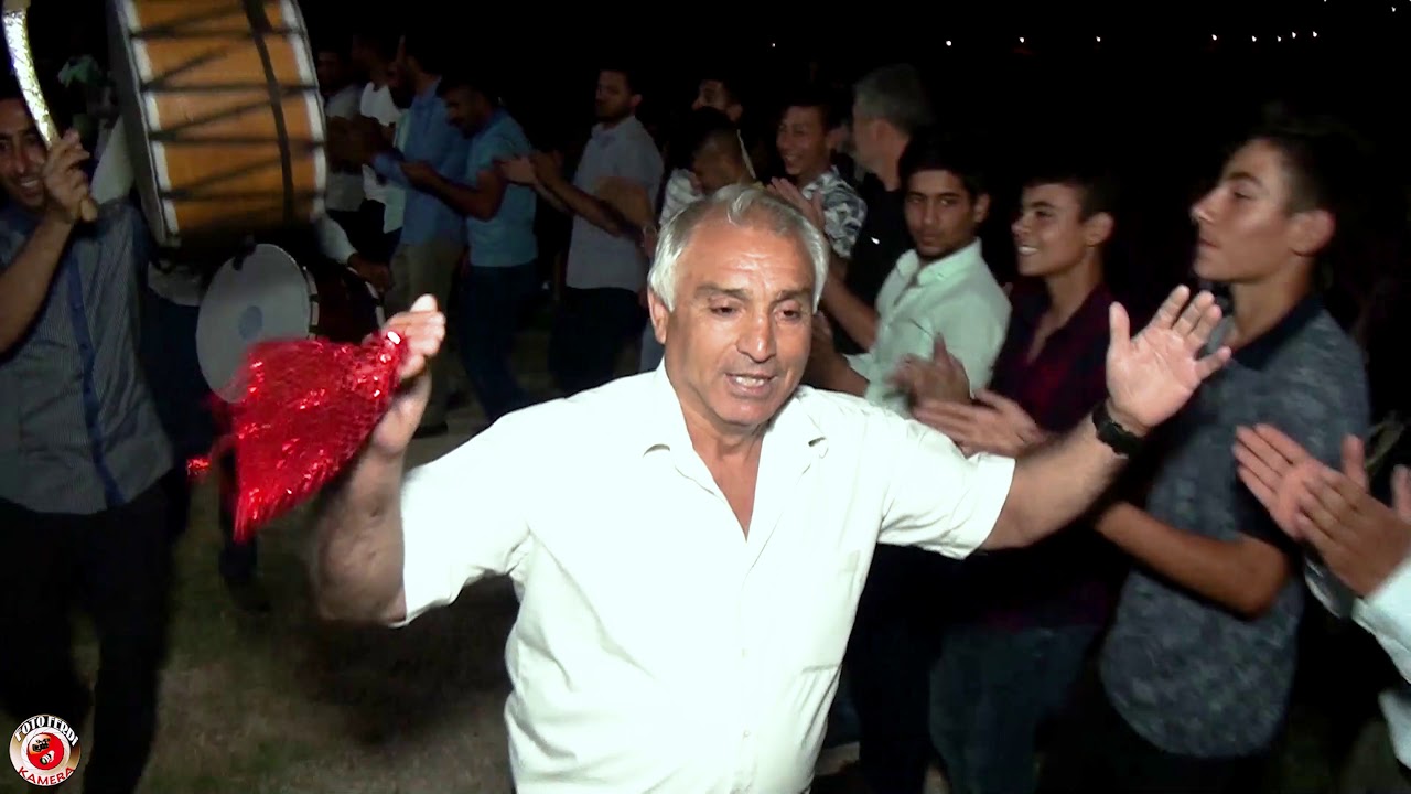 FOTO FERDİ KAMERA  HATAY DÜĞÜNLERİ   ACERKÖY / KIRIKHAN / HATAY  HALAY BAŞI DAVULCULARI HİZAYA SOKTU