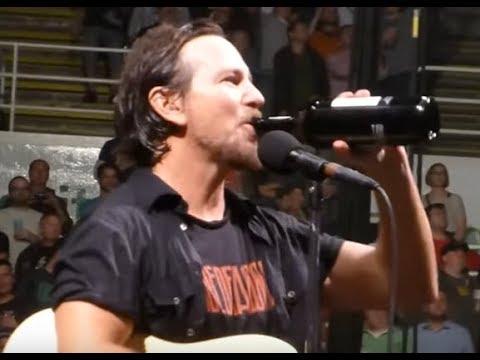 PEARL JAM release new song "Can't Deny Me" to fun club, teaser posted..