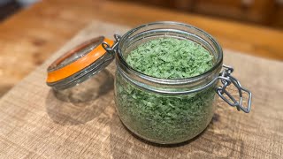 Wild garlic salt.....wow, just wow! this tutorial on 'how to make
salt' will instantly you popular in your household (and, lets be
honest, w...