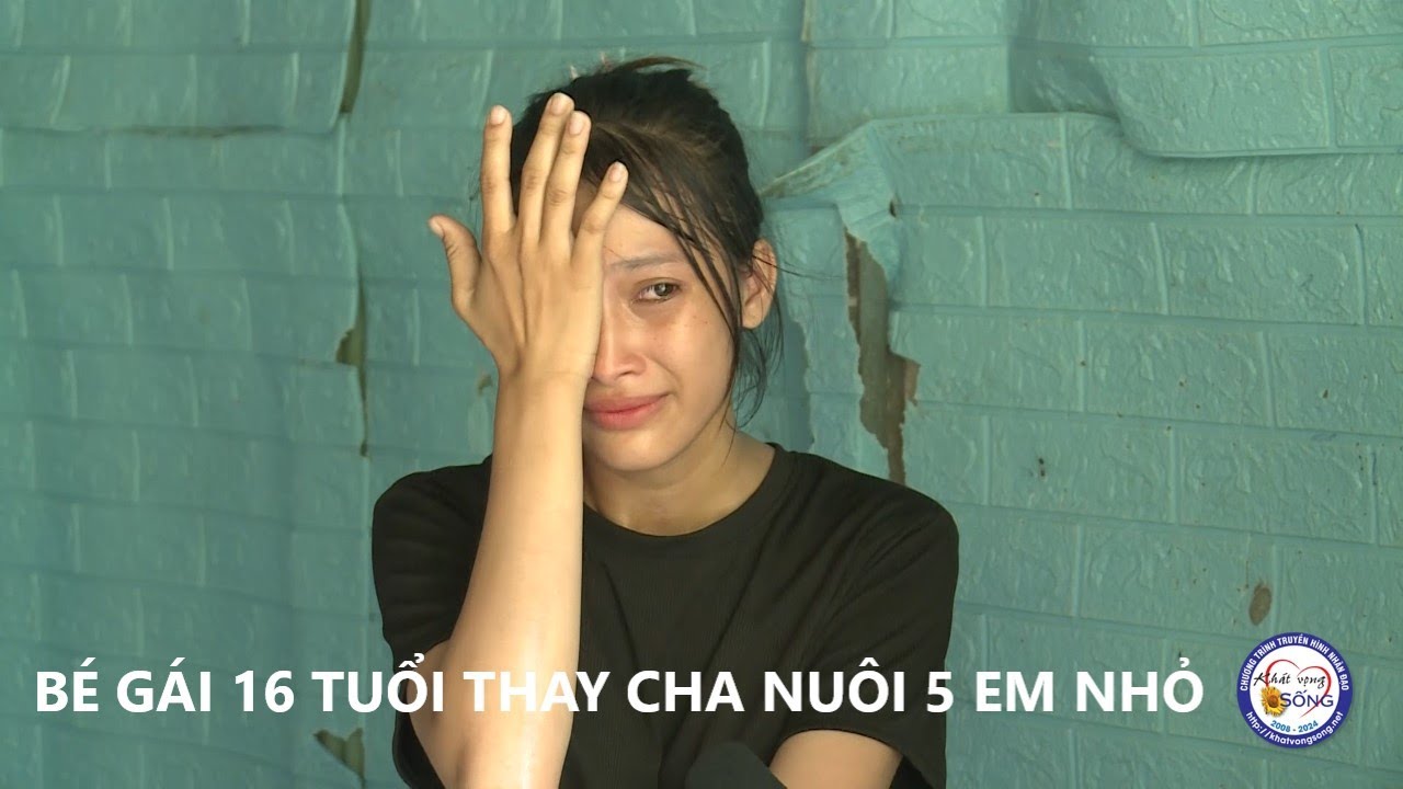 Bé gái 16 tuổi thay Cha nuôi 5 em nhỏ