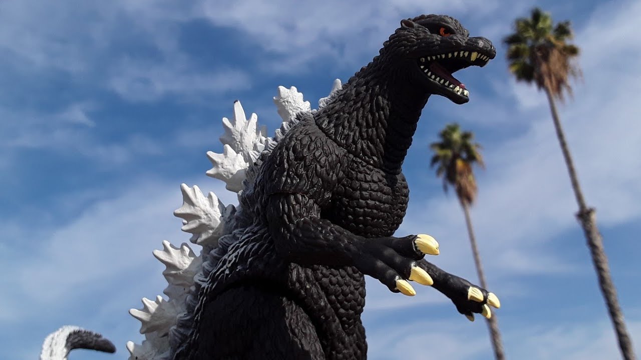 Bandai America Godzilla 2004 First Impressions - YouTube