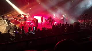 Queen - Hammer To Fall, Wembley Arena 15/12/17 Opening Sequence