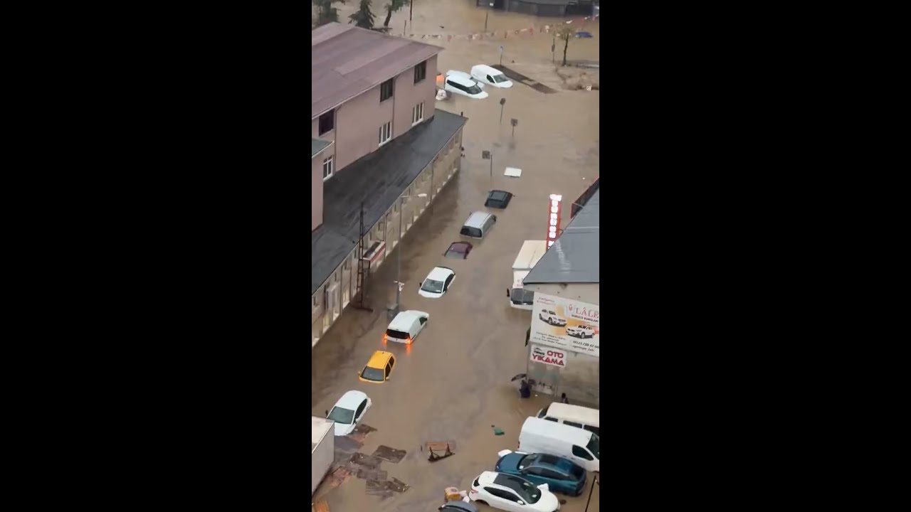 Cars left submerged by flash flooding in Istanbul Cars left submerged by flash flooding in Istanbul