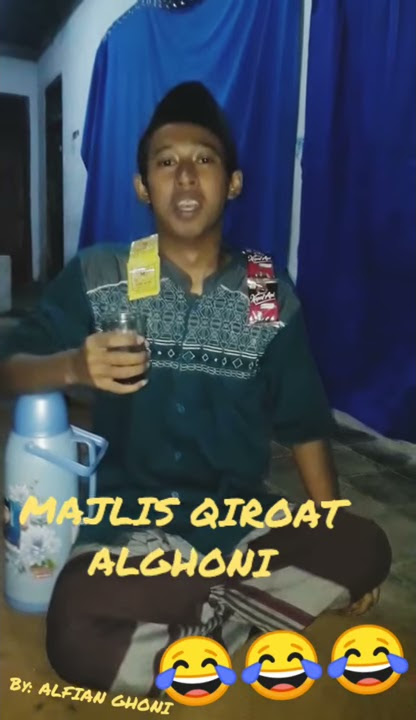 Qori interior minum kopi sama roti