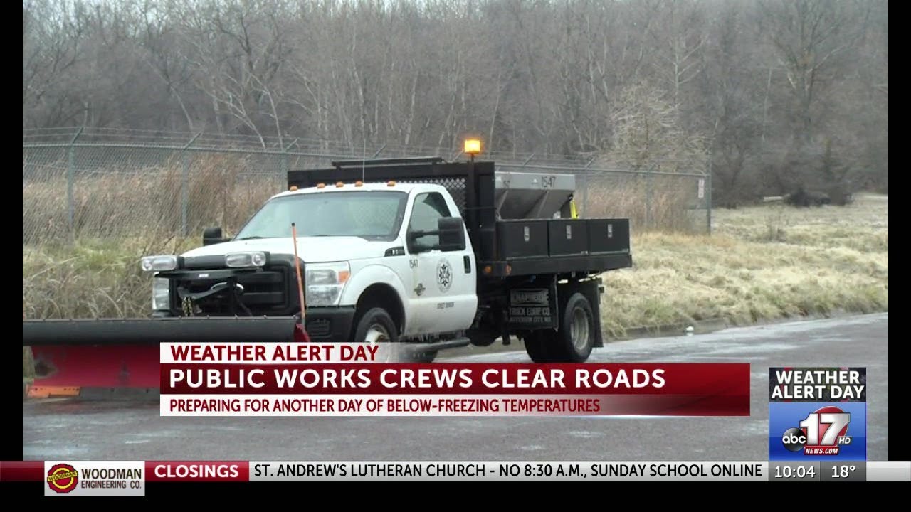 Public works crews clear roads during season’s first winter storm - YouTube