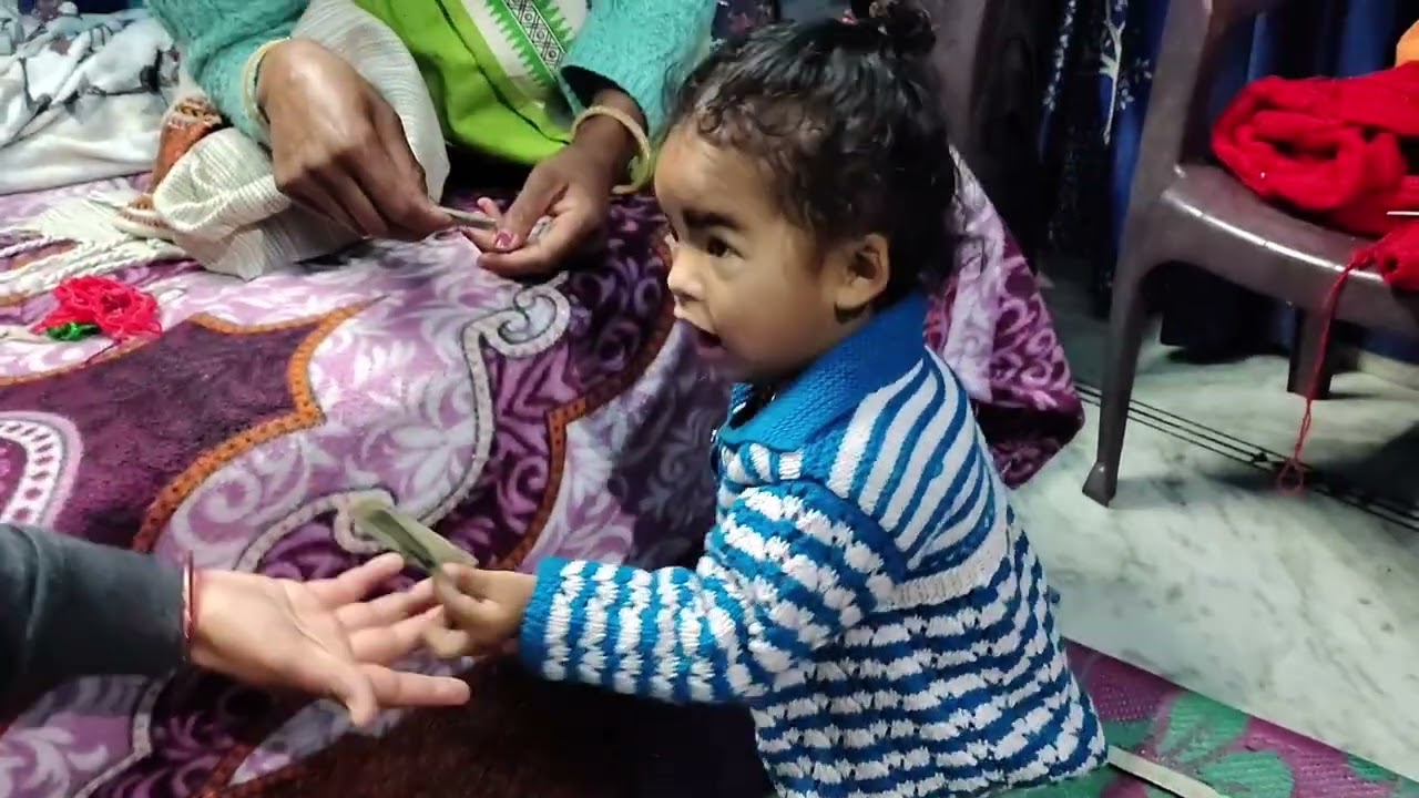 हिनू बड़ी बुआ के घर अपनी मम्मी से पर्स मांगती हुई 😂😭🙍‍♀️