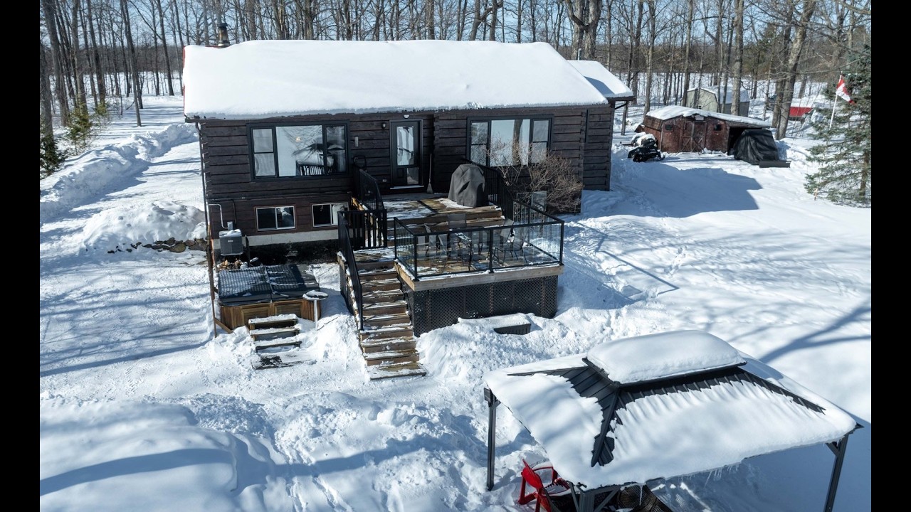 133 Sugarhouse Ln: Upper Rideau Lake Log Home, 7km from Westport, Rideau Canal Access
