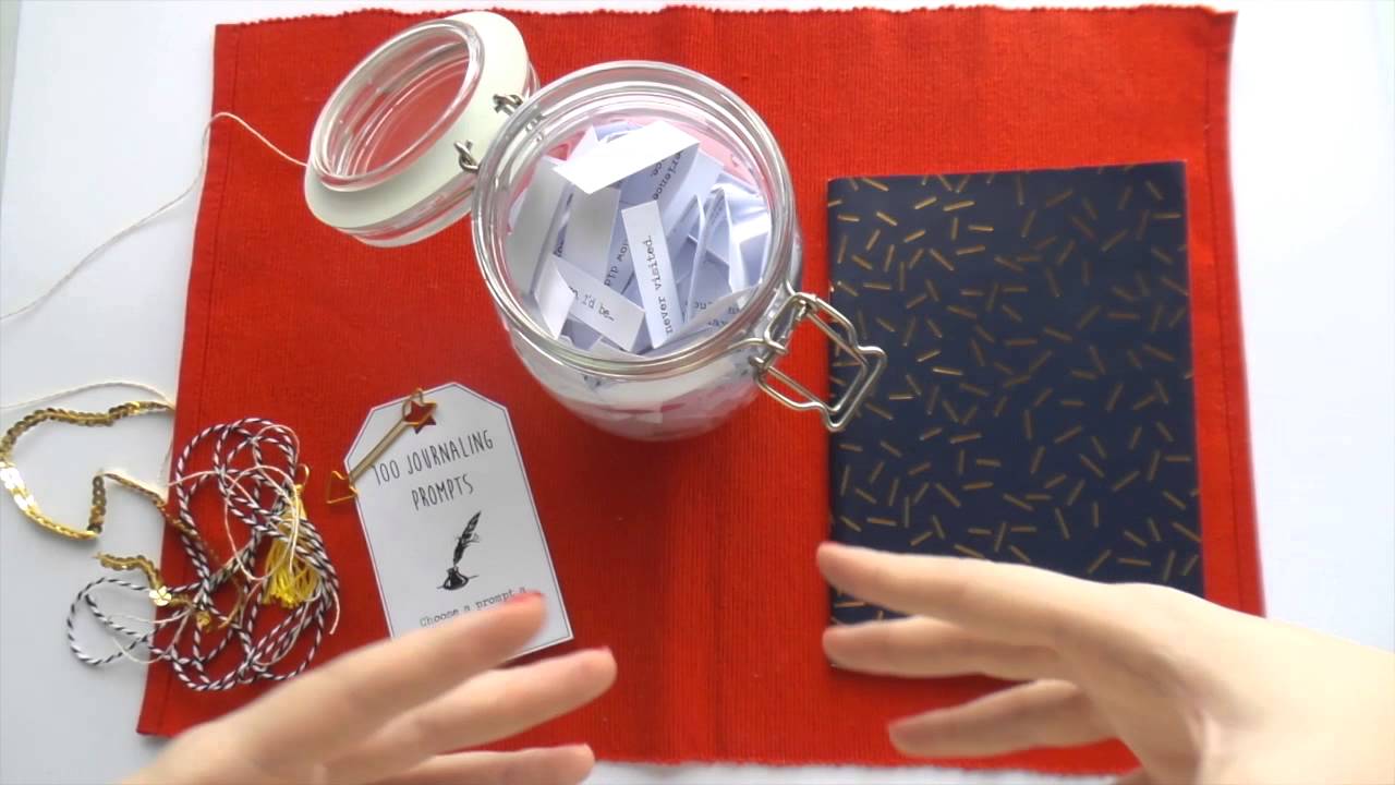 12 Days of Christmas Presents ~ DAY 7 ~ 100 Journal Prompts Jar scrapbooking tarjetas