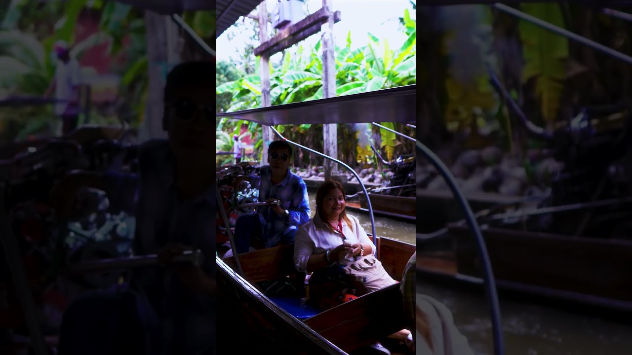 Thailand's Famous Floating Market (Damnoen Saduak) #maeklongrailwaymarket #thailand #travel #fyp