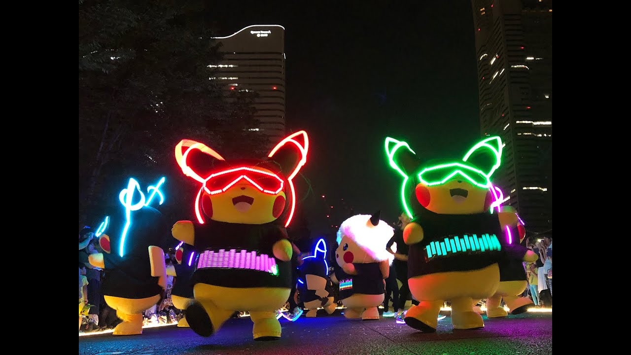 夜の ピカチュウの大行進 はアフロヘア 電飾衣装をまとったピカチュウがダンス 横浜ウォッチャー