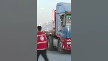دخول تعليق العمليات العسكرية في غزة حي ز التنفيذ وشاحنات مصرية تتحرك من معبر رفح نحو كرم أبو سالم 
