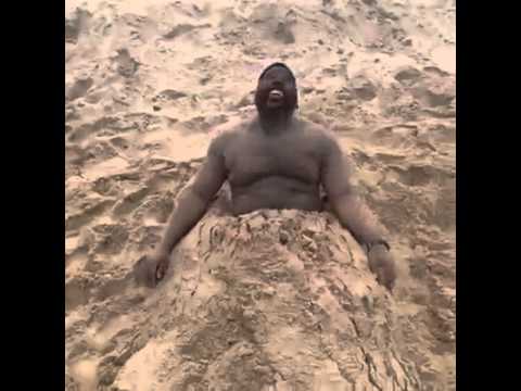 Zombie On The Beach HHH