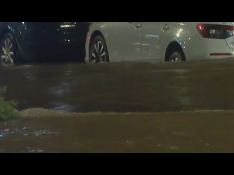 Water main break closes area of Monroe Avenue - YouTube