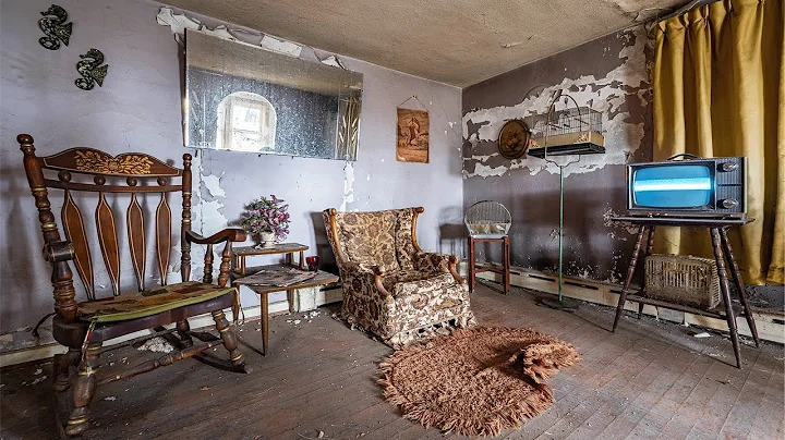 102 Year Old Lady's Abandoned Home in the USA ~ Po...