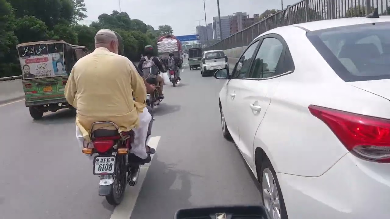 Ichra & Muslim Town Bridge Commute | Helmet Cam Vlog | 12-August-2024