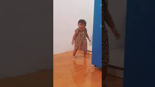 Download Lagu Ngakak...bayi takut sama sendal bunyi.. MP3