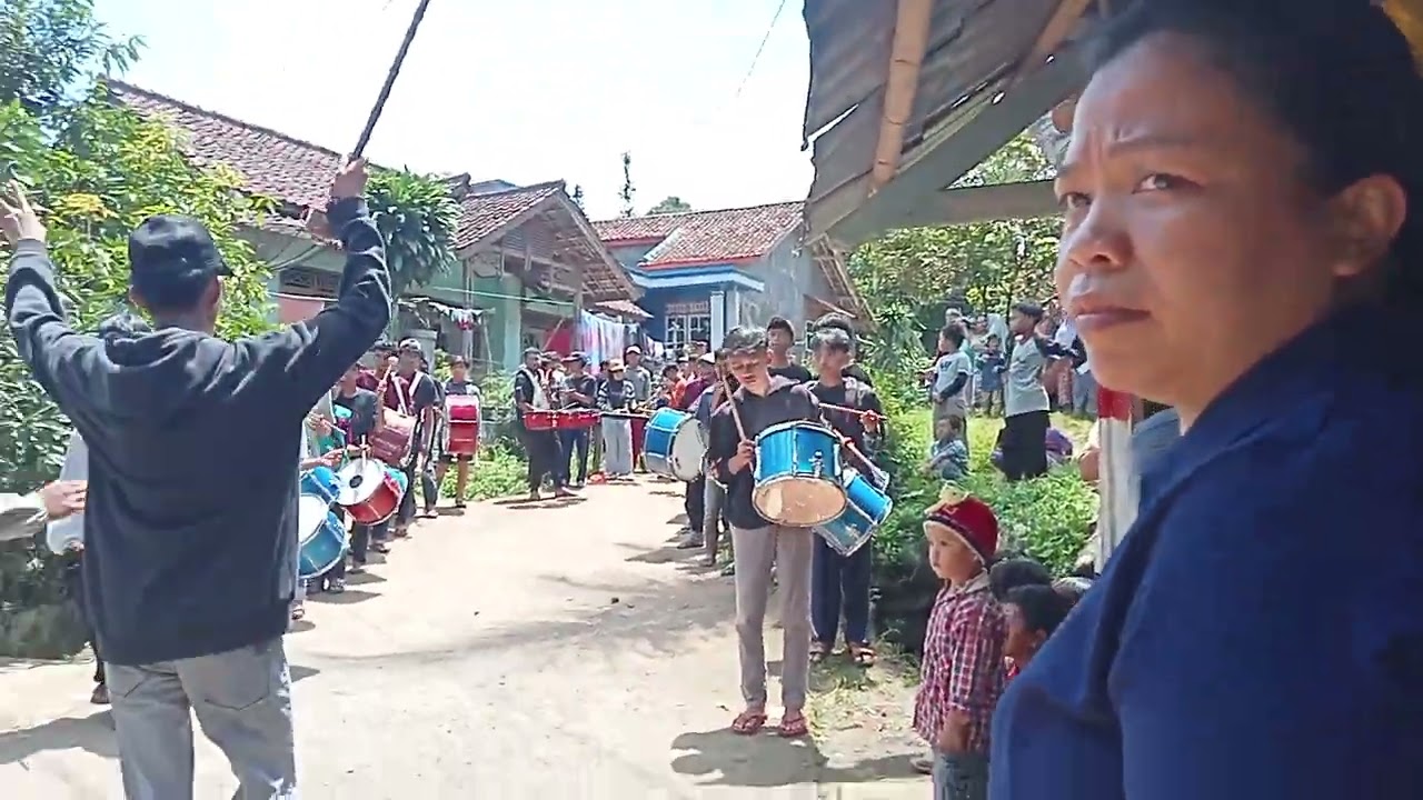 drumband akaci saat latihan